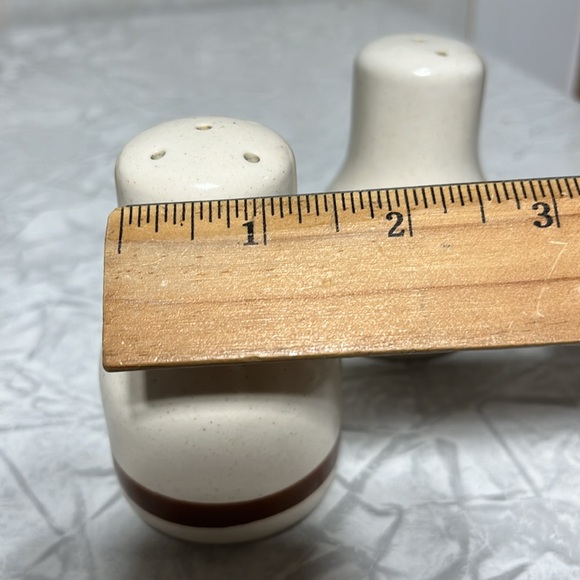 Mcm salt and pepper shakers made in Japan stoneware with brown stripe no stopper - Picture 6 of 6